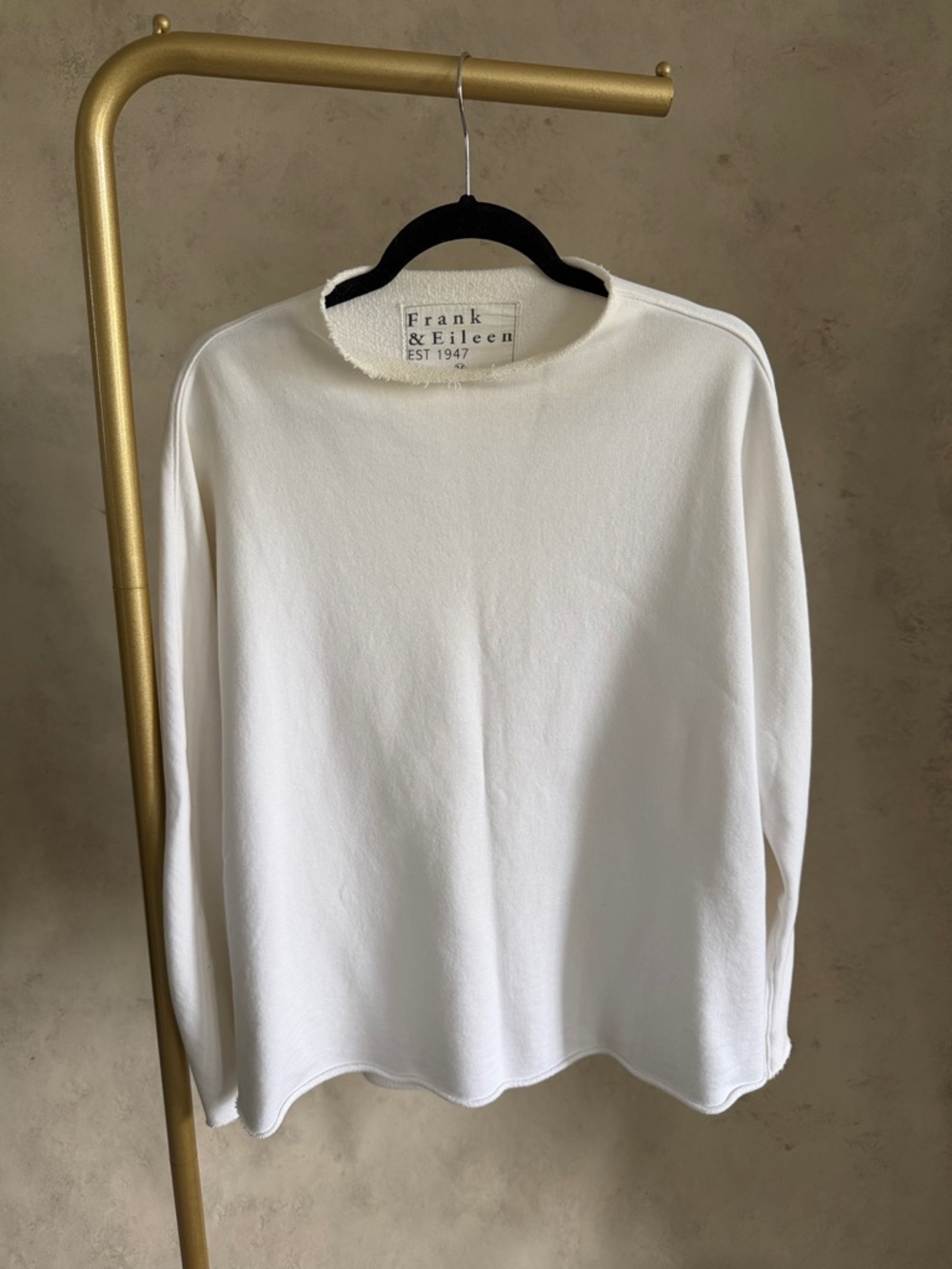 Frank & Eileen Cream Long-Sleeve Women's sweatshirt